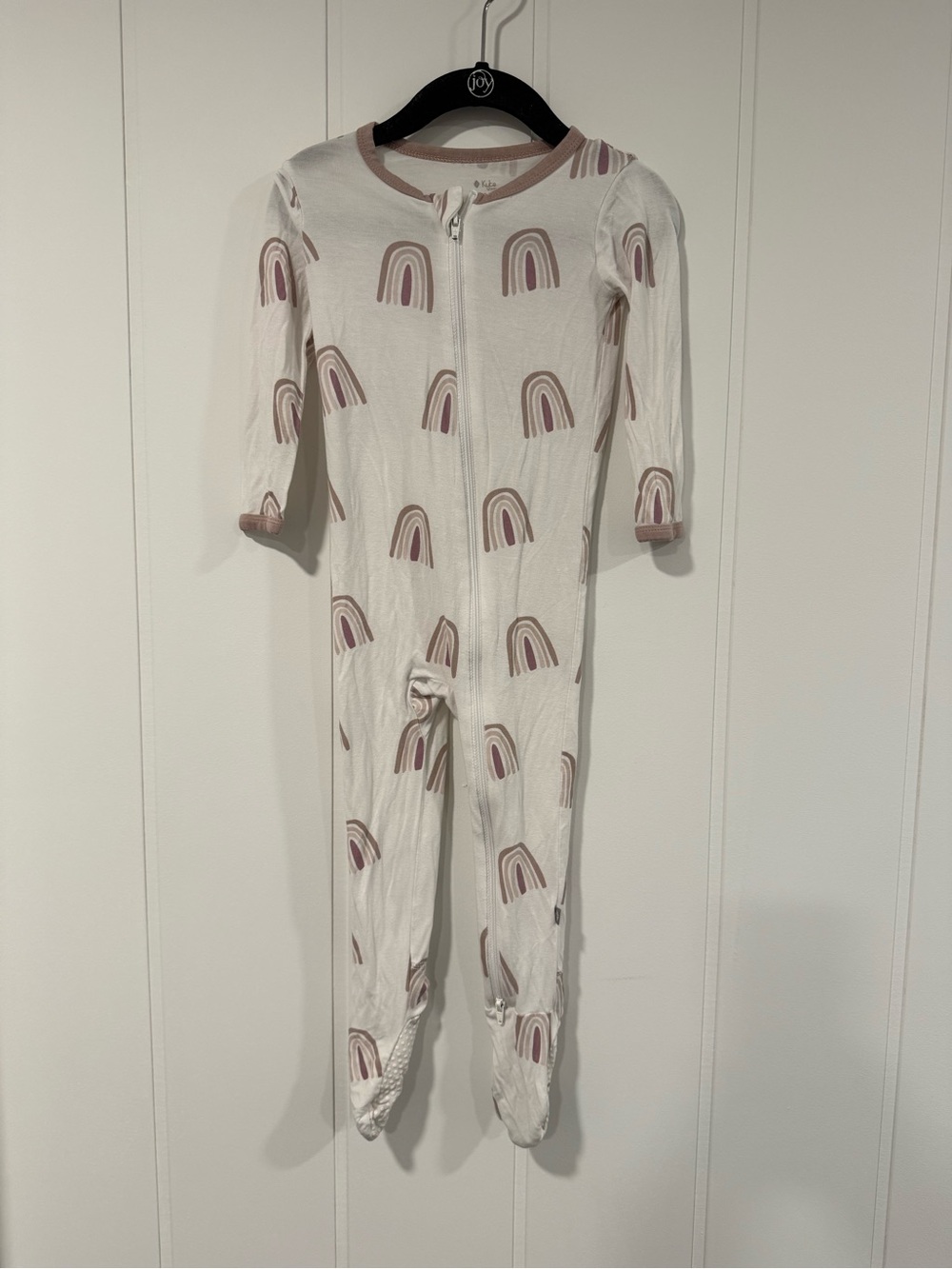 Kyte BABY Cream Footed One-Piece with Mauve Rainbow Motif